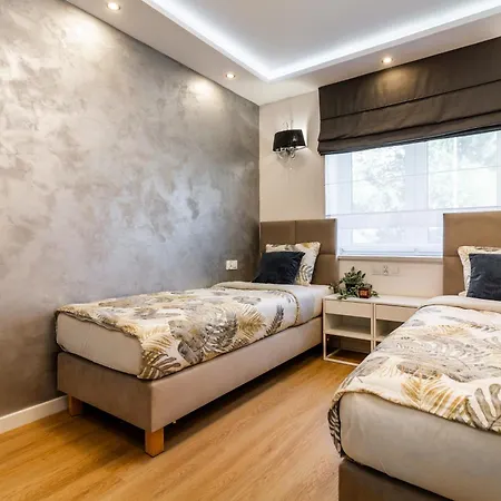 Housecube, Bar , Prywatne Kino, Bilard , Luxus *