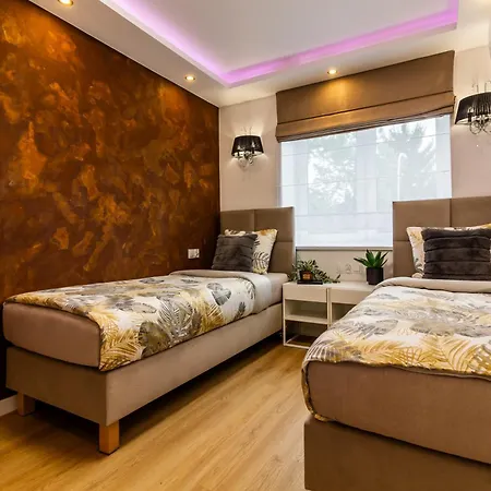 Housecube, Bar , Prywatne Kino, Bilard , Luxus *