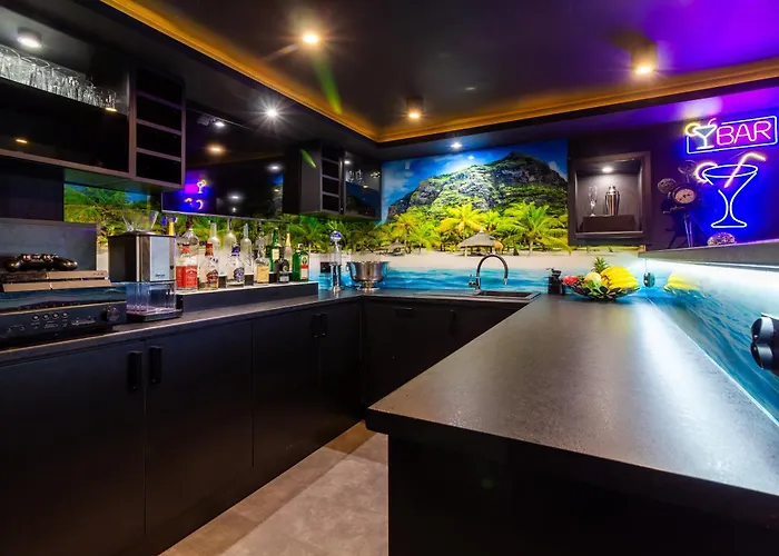 Housecube, Bar , Prywatne Kino, Bilard , Luxus * 브로츠와프