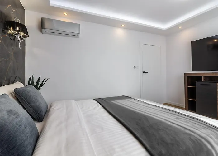 Housecube, Bar , Prywatne Kino, Bilard , Luxus 빌라 브로츠와프