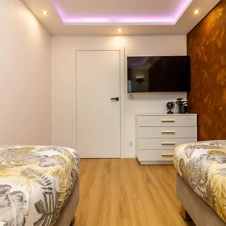 Housecube, Bar , Prywatne Kino, Bilard , Luxus Villa Breslau