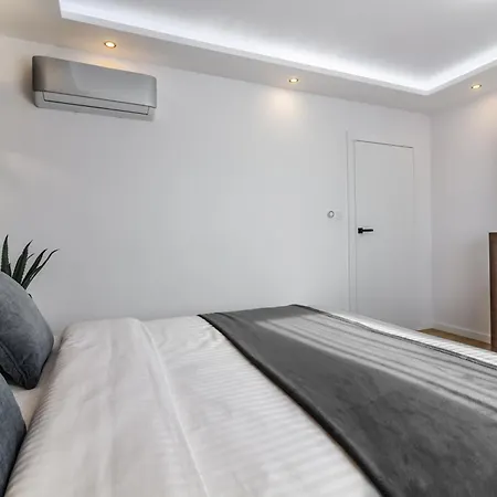 Housecube, Bar , Prywatne Kino, Bilard , Luxus Villa Breslau