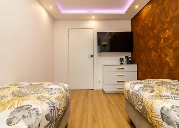 Housecube, Bar , Prywatne Kino, Bilard , Luxus Willa Wrocław